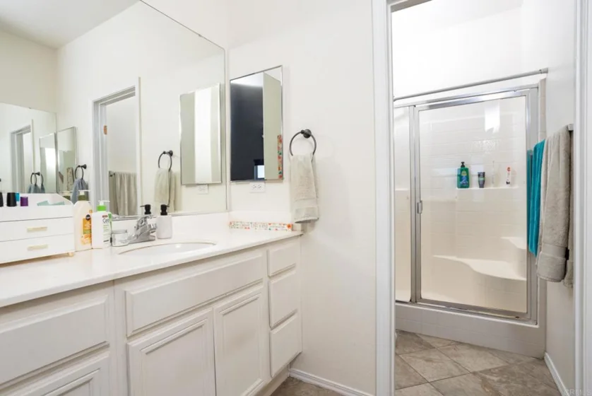 425 S Meadowbrook Drive #123 photo 26
