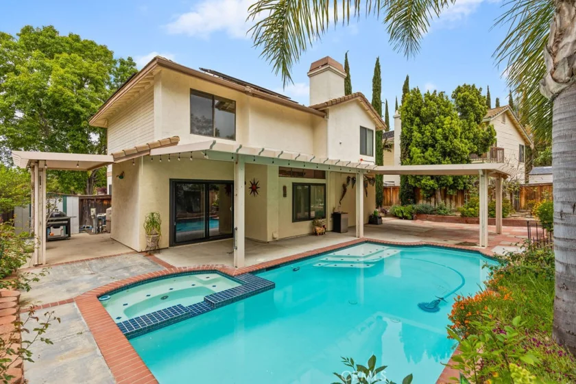 42068 Humber Drive Photo