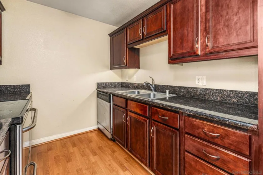 5252 Orange #421 photo 18