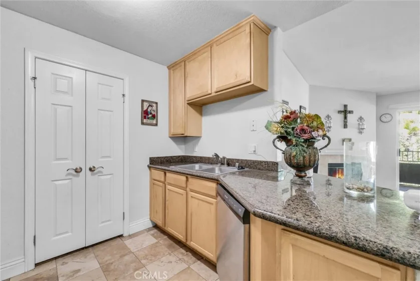 2425 Del Mar photo 3