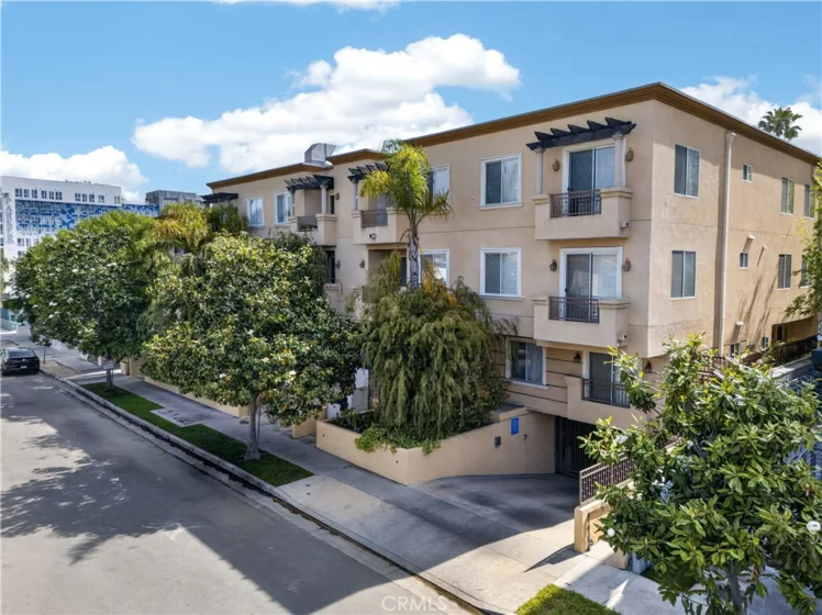 1444 S Point View Street #PH 307 photo 2