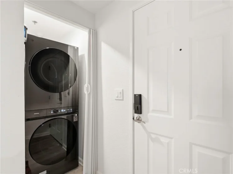 838 Pine #215 photo 4