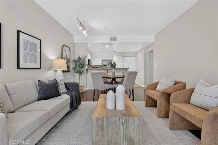 160 S Hudson Avenue #111 photo 9