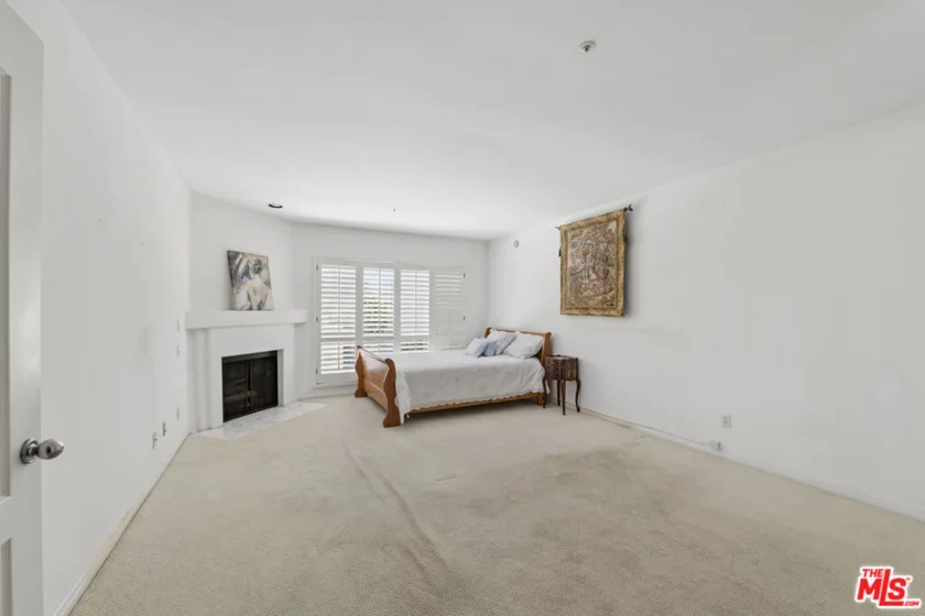 5224 Zelzah Avenue #209 photo 8