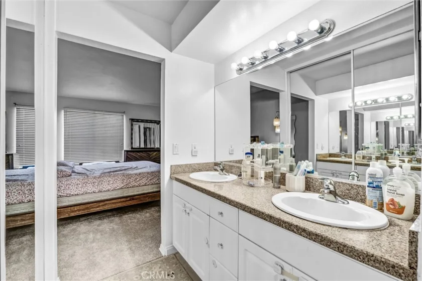 5500 Owensmouth Avenue #122 photo 22