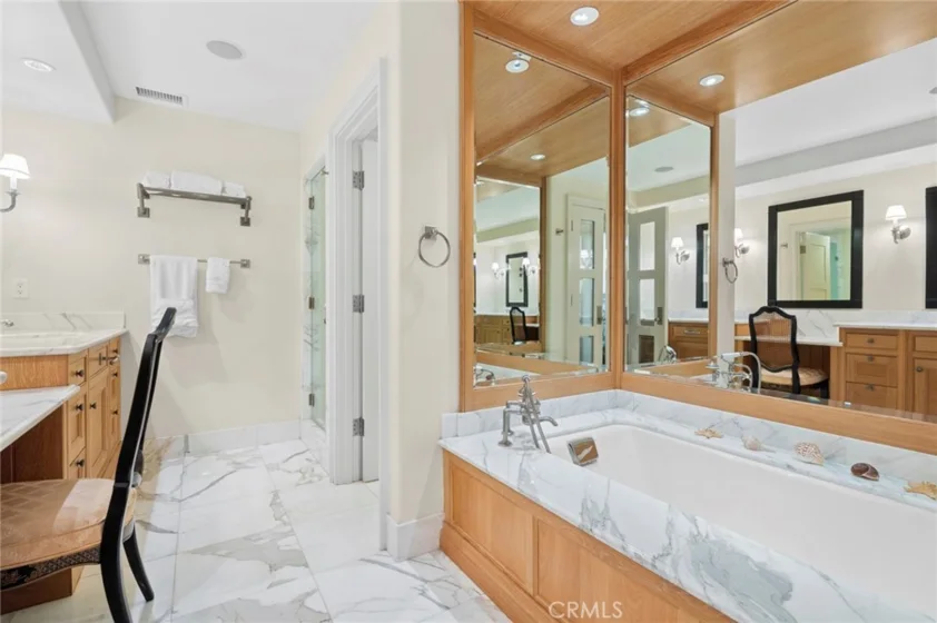 1030 Bayside Cove #702 photo 23