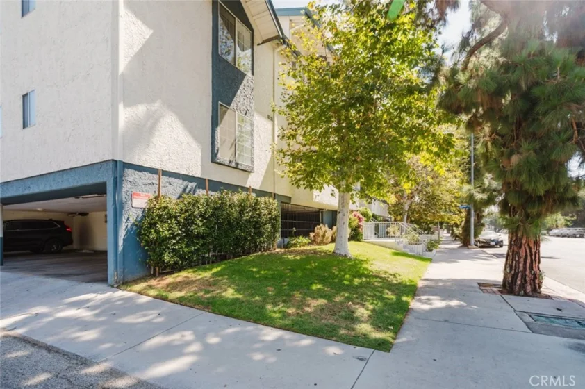 21529 Saticoy Street #217 photo 46