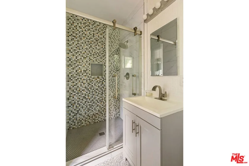 1600 N Hobart Boulevard #15 photo 8