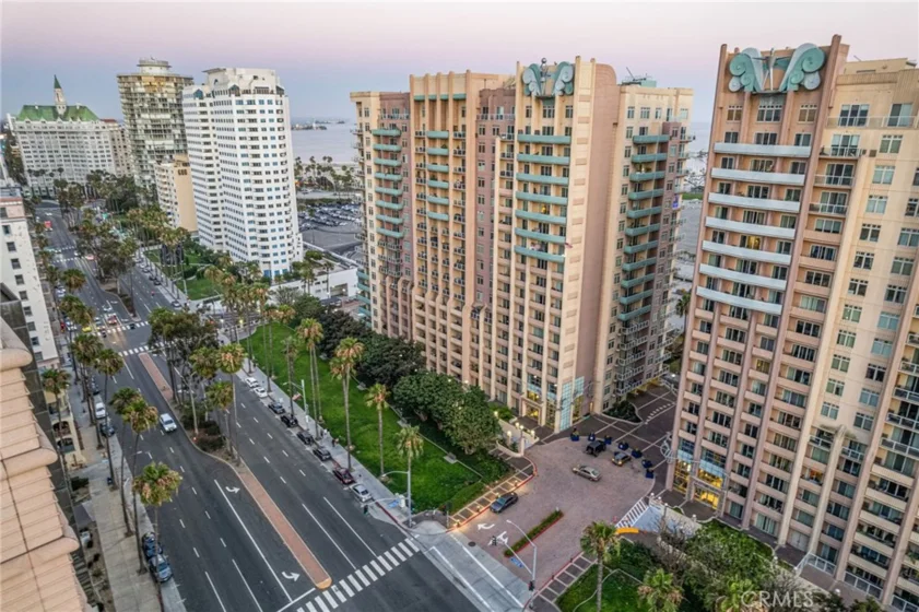 488 E Ocean #809 photo 1