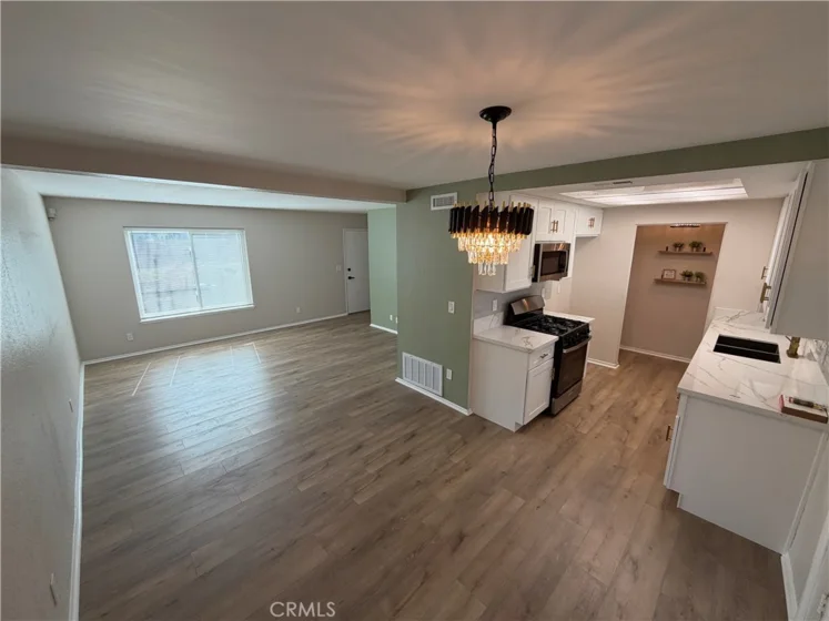 1091 Clark photo 7