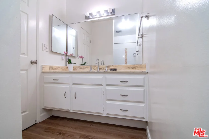 5625 Windsor Way #107 photo 19