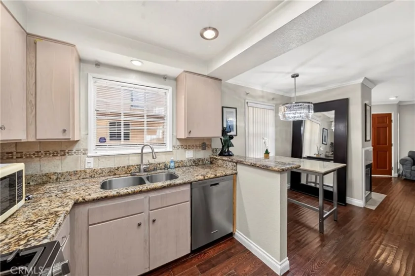321 W. Queen St. Unit 8 photo 15