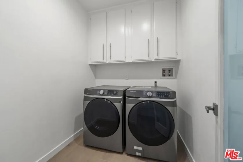 8568 Burton Way #301 photo 21