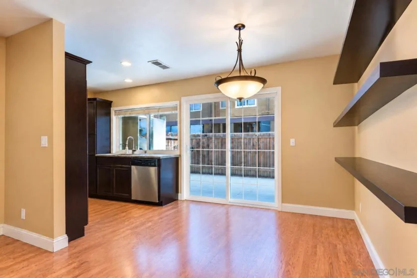 310 Sun Court photo 5