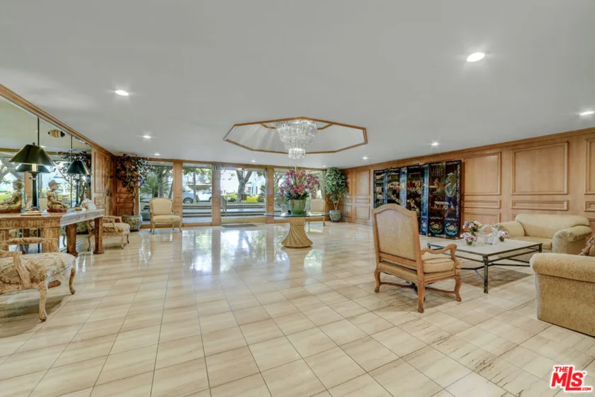 339 N Palm Drive #201 photo 31