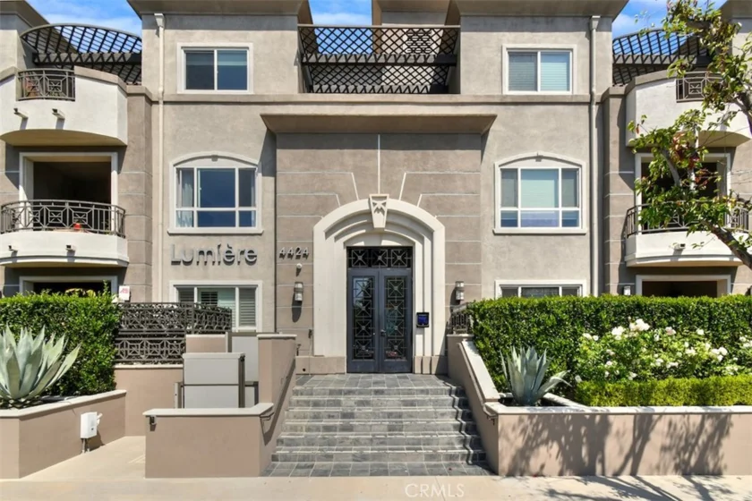 4424 Whitsett Avenue #107 photo 3