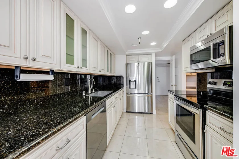 10660 Wilshire Boulevard #701 photo 23