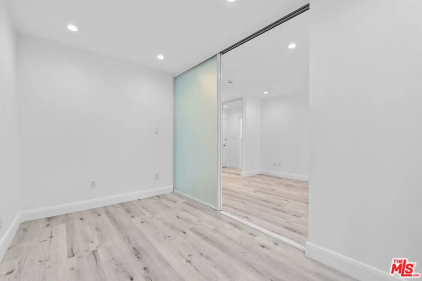 960 Larrabee Street #328 photo 11