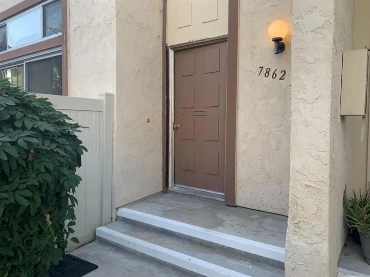 7862 Hummingbird Lane photo 1