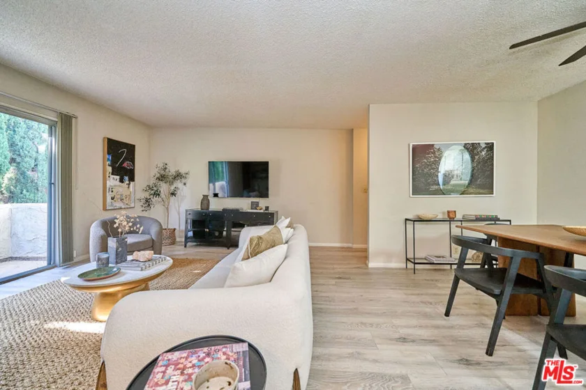 5437 Corteen Place #212 photo 2