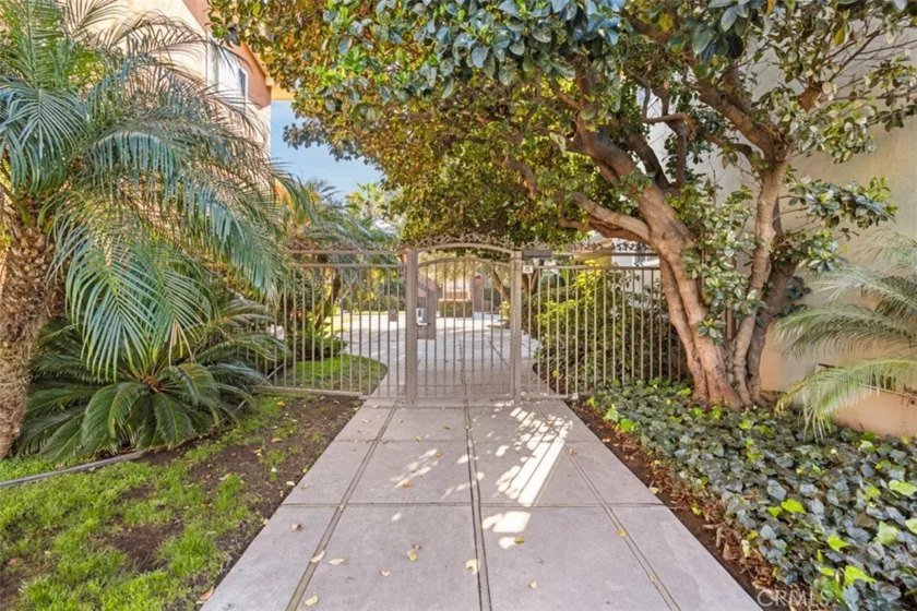 1030 E 2nd Street #9 photo 1