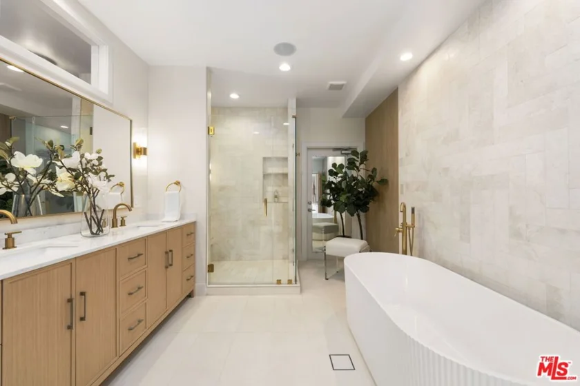 11923 Gorham Avenue #102 photo 28