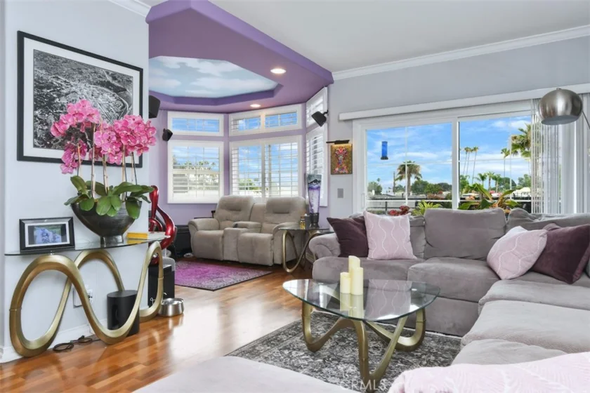4455 Hazeltine #208 photo 1