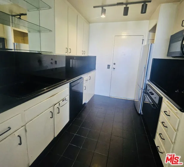 100 S Doheny Drive #1009 photo 22