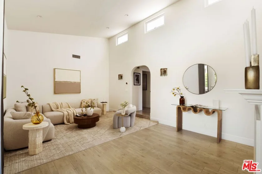 8455 Fountain Avenue #504 photo 12