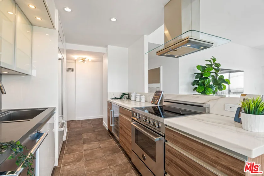 1155 N La Cienega Boulevard #508 photo 8