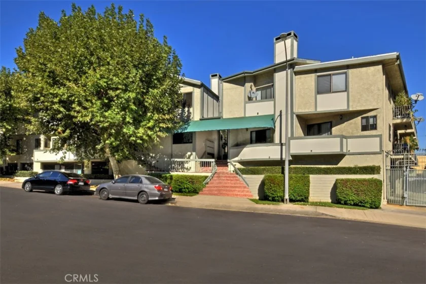22865 Del Valle Street #9 photo 1