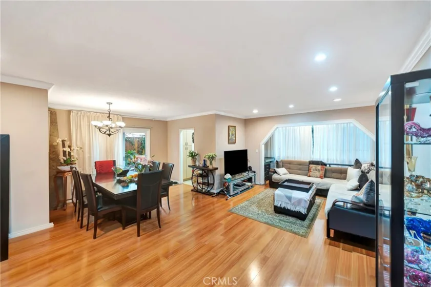 1734 N Fuller #107 photo 1