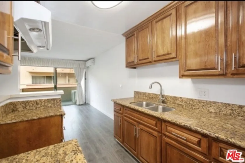 855 Victor Avenue #210 photo 2