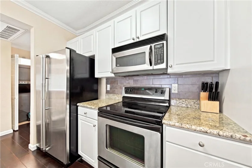 838 Pine photo 23