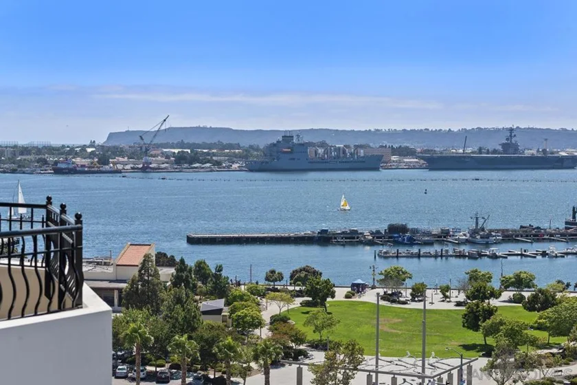 700 W Harbor #1205 photo 4