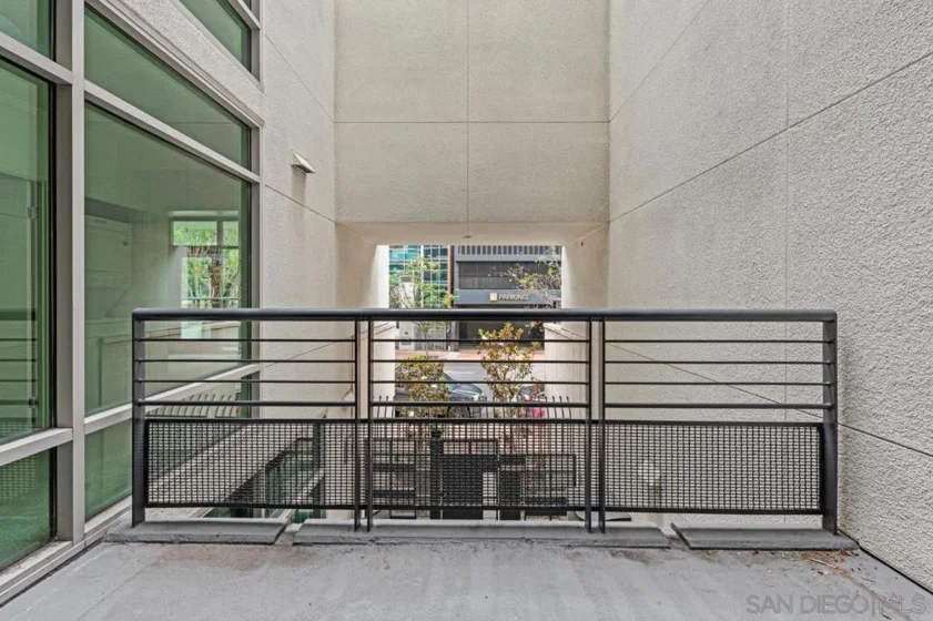 425 W Beech #204 photo 6