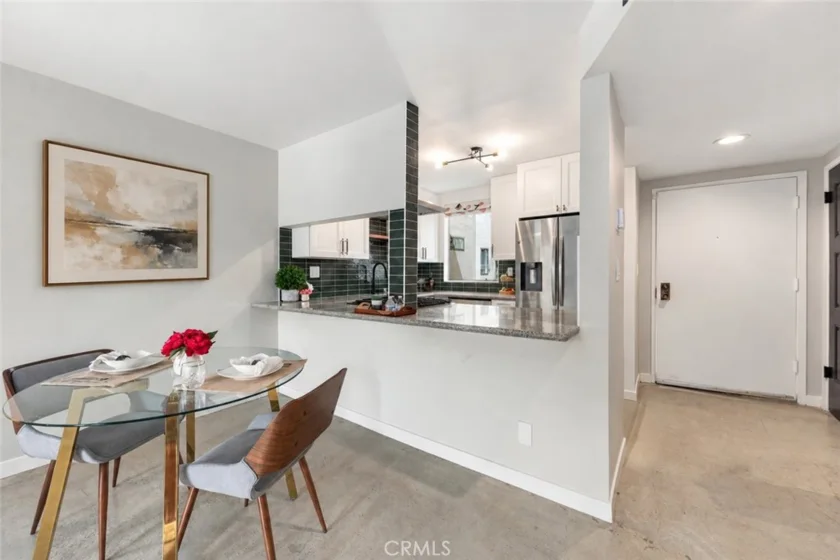 15207 Magnolia Boulevard #119 photo 11
