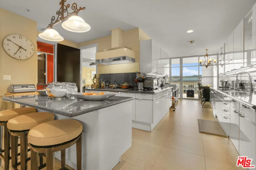 10380 Wilshire Boulevard #1501 photo 12