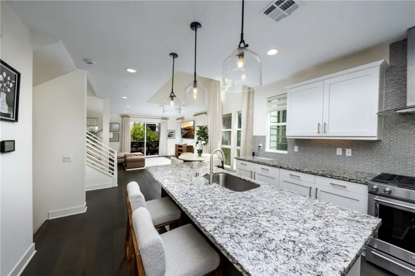 1675 Grand View photo 11