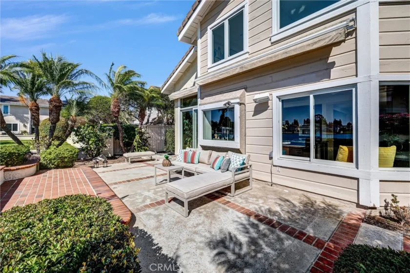 70 Fairlake photo 42