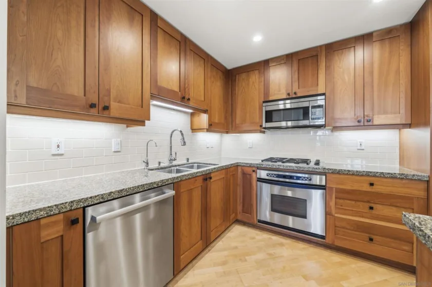 700 W Harbor #407 photo 5