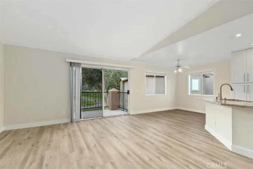 2576 Avenida Del Vista #204 photo 1