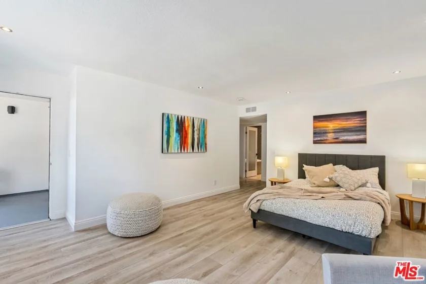 1129 Larrabee Street #8 photo 20