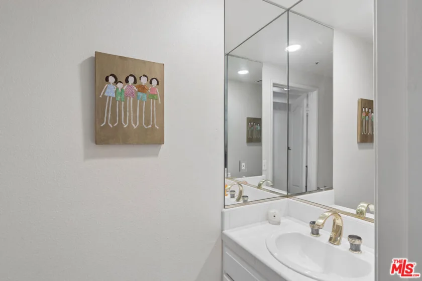 5224 Zelzah Avenue #209 photo 20