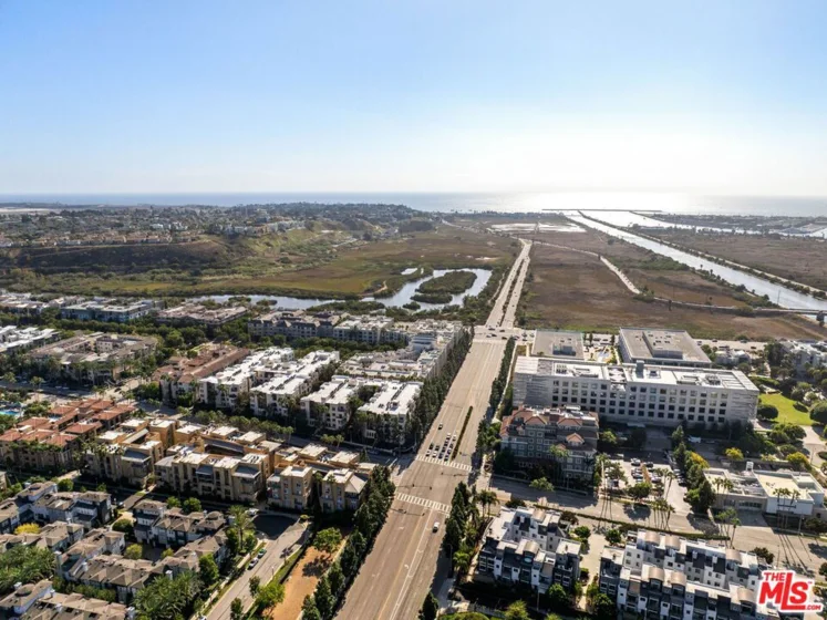 5400 Playa Vista Drive #14 photo 34