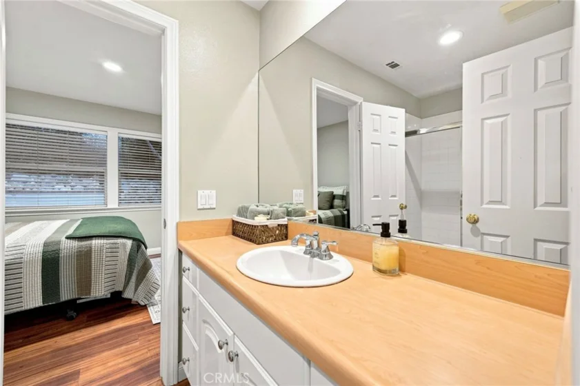 42761 Juniper photo 40