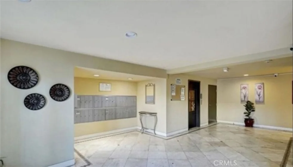 20327 Saticoy Street #102 photo 10