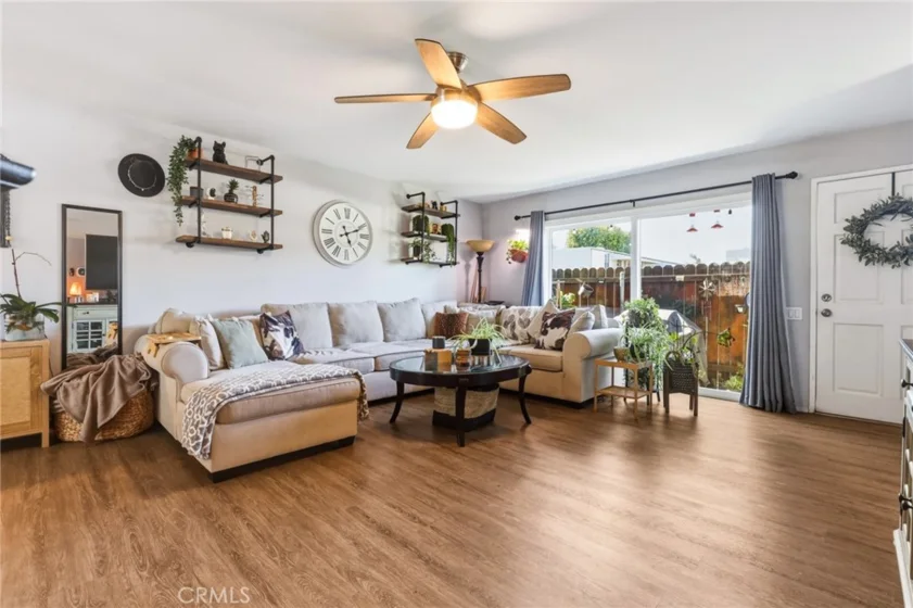 8927 Cedros #14 photo 2