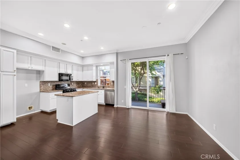 2260 Clark photo 7