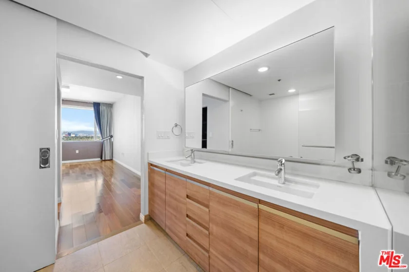 3785 Wilshire Boulevard #1709 photo 11